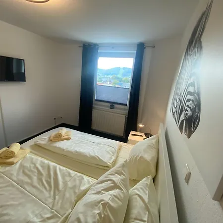 Apartmán Geraeumiges Mit Balkon In *