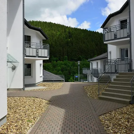 Apartmán Geraeumiges Mit Balkon In *