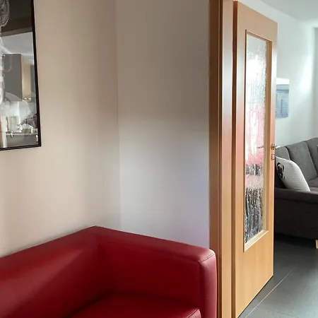 Apartmán Geraeumiges Mit Balkon In *