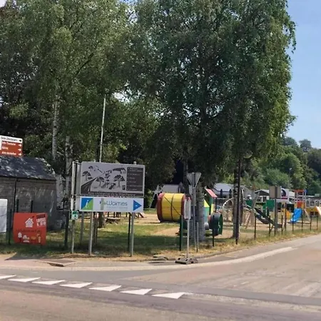 Geraeumiges Mit Balkon In Appartement *