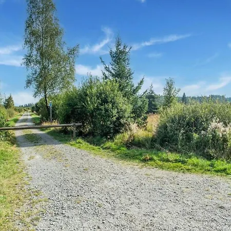 Apartmán Geraeumiges Mit Balkon In *